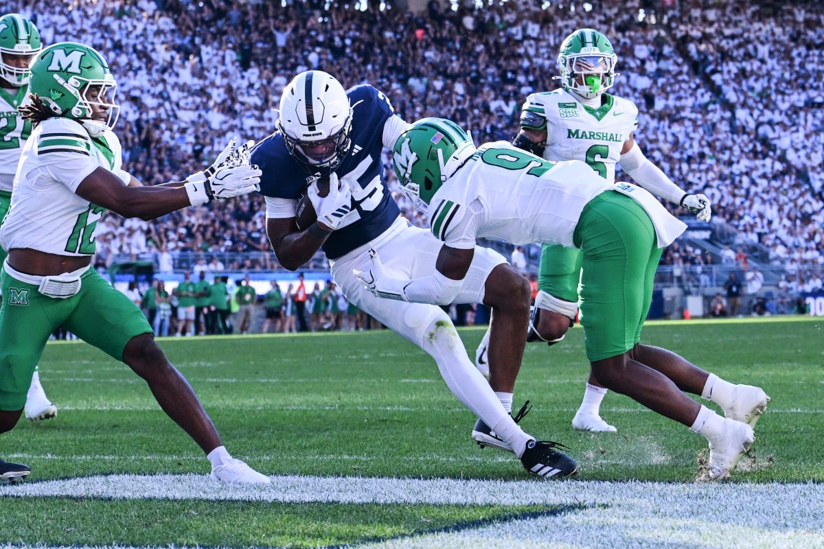 Becht shines with 4 TDs as No. 18 Penn State routs Marshall